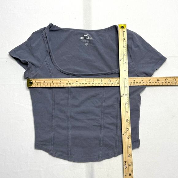 Hollister Must Have Collection Baby Tee Size Small - Picture 4 of 4